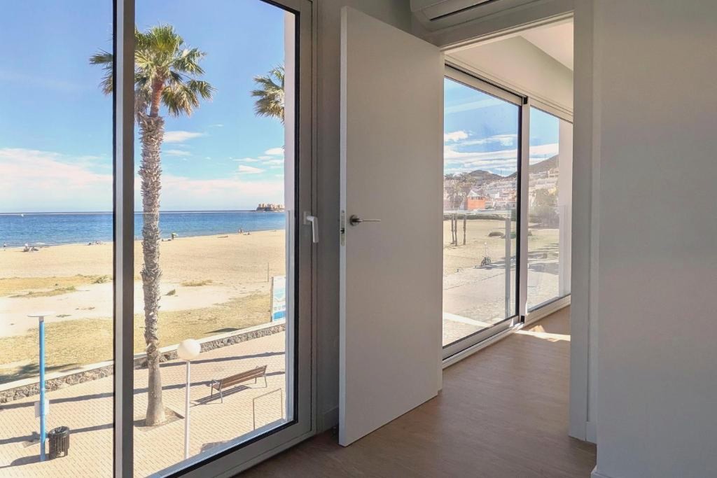 Summer in a 4* beachfront hotel in Cabo de Gata