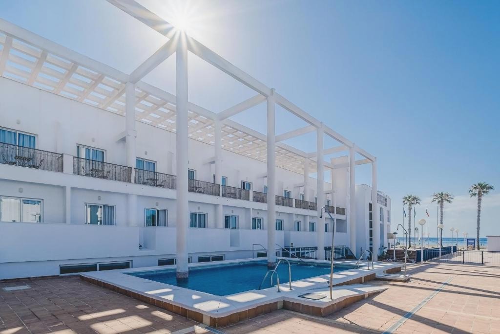 Summer in a 4* beachfront hotel in Cabo de Gata