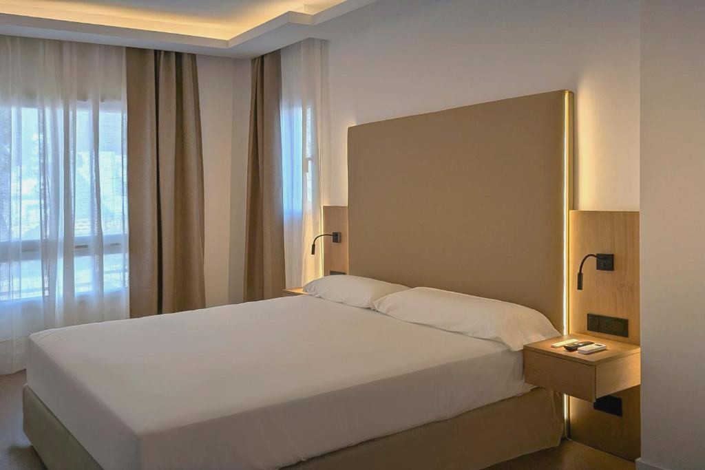 Summer in a 4* beachfront hotel in Cabo de Gata
