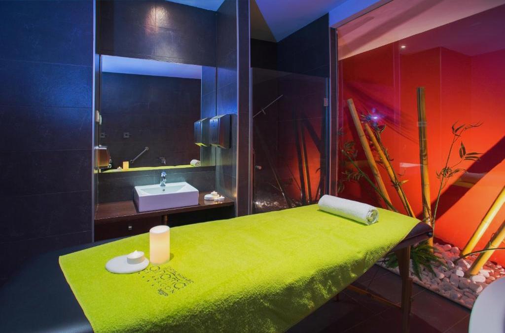 Alhama de Aragón: Entspannung im Thermalpool - Hotel Balneario Alhama de Aragón