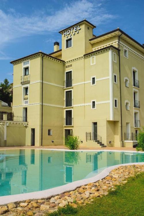 Alhama de Aragón: Entspannung im Thermalpool - Hotel Balneario Alhama de Aragón