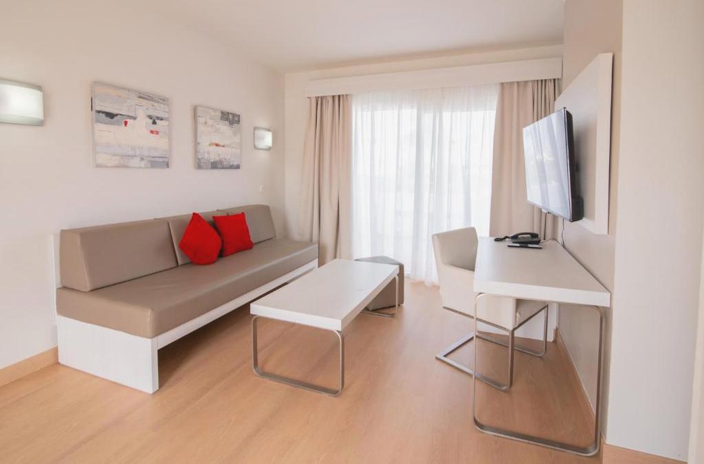 Enjoy Lanzarato at a 4-star hotel - SENTIDO Aequora Lanzarote Suites