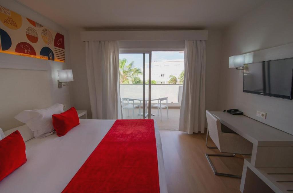 Enjoy Lanzarato at a 4-star hotel - SENTIDO Aequora Lanzarote Suites