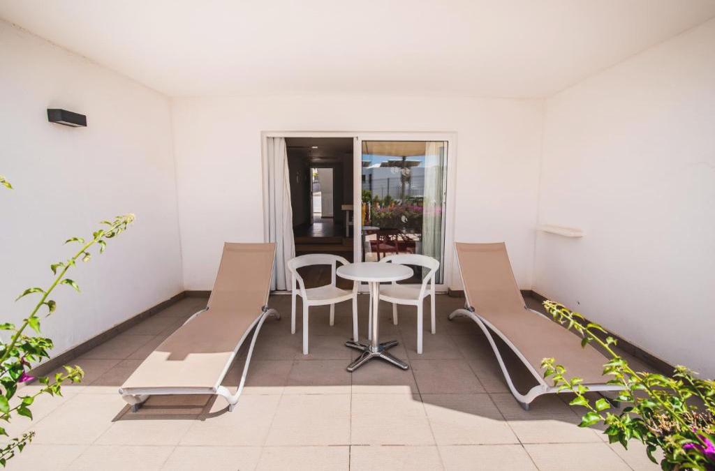 Enjoy Lanzarato at a 4-star hotel - SENTIDO Aequora Lanzarote Suites