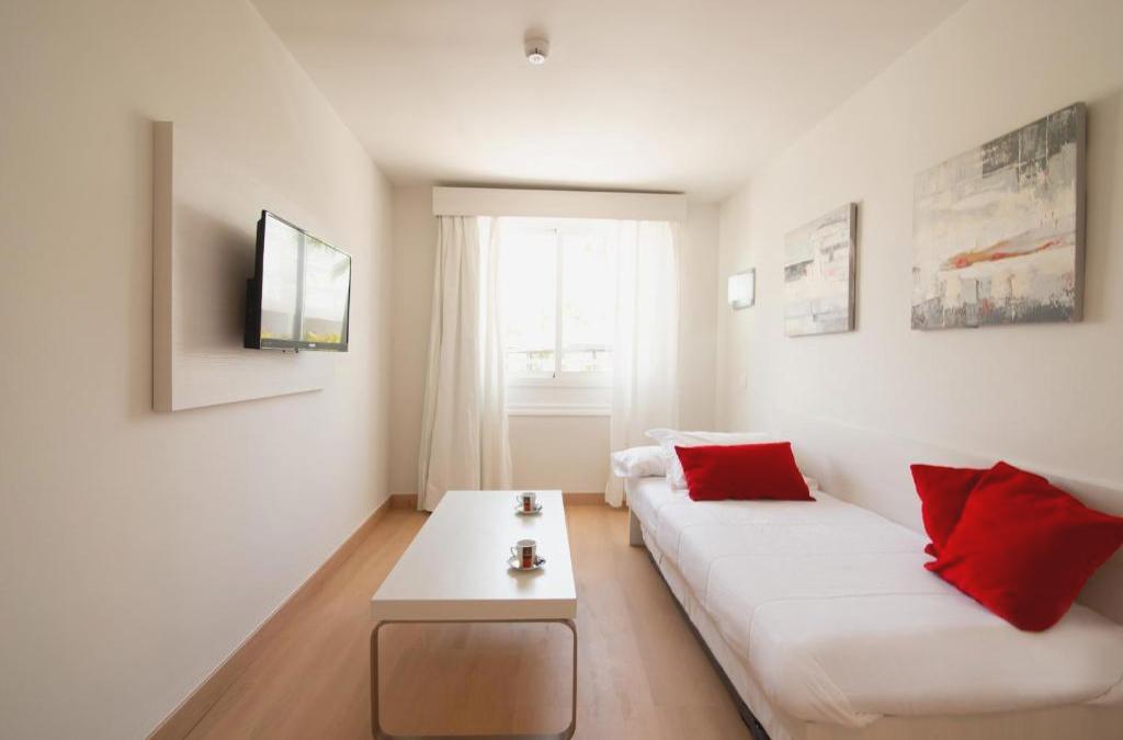 Enjoy Lanzarato at a 4-star hotel - SENTIDO Aequora Lanzarote Suites