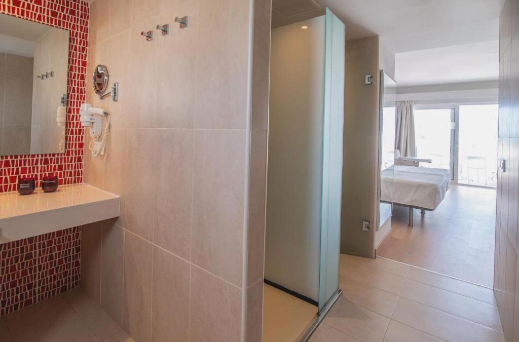 Enjoy Lanzarato at a 4-star hotel - SENTIDO Aequora Lanzarote Suites