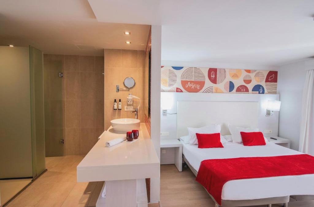 Enjoy Lanzarato at a 4-star hotel - SENTIDO Aequora Lanzarote Suites