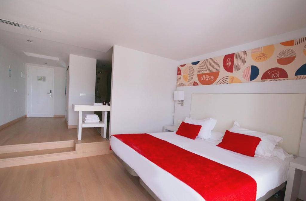 Enjoy Lanzarato at a 4-star hotel - SENTIDO Aequora Lanzarote Suites