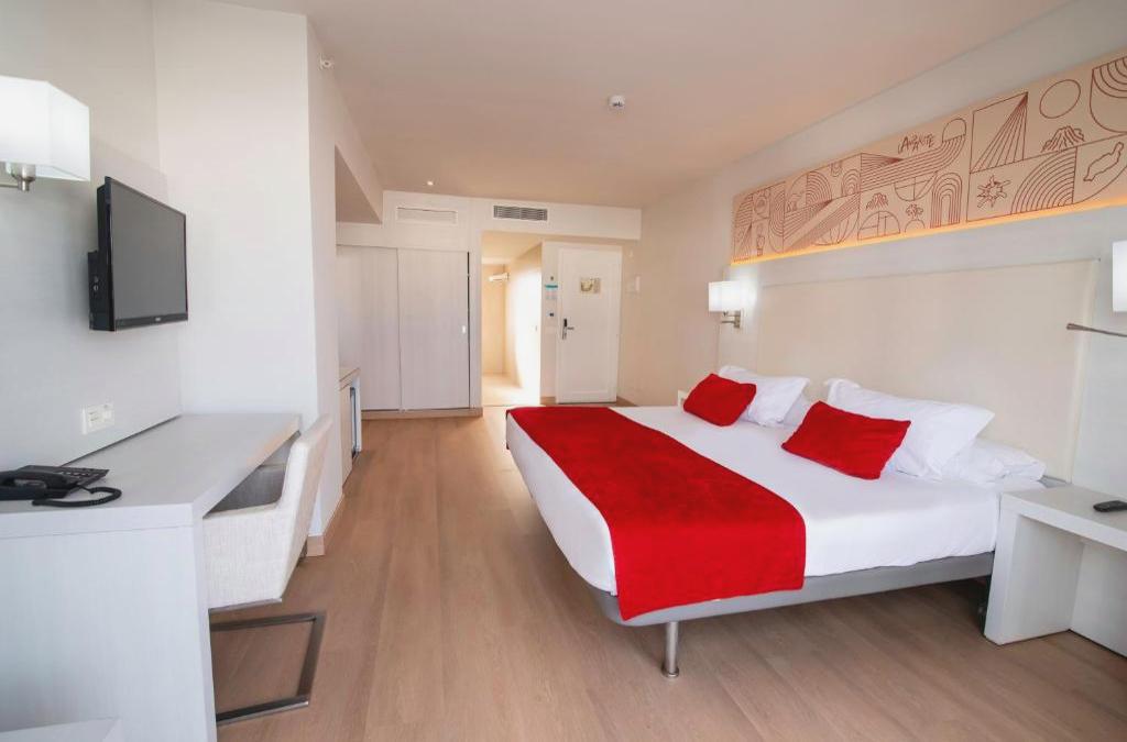Enjoy Lanzarato at a 4-star hotel - SENTIDO Aequora Lanzarote Suites