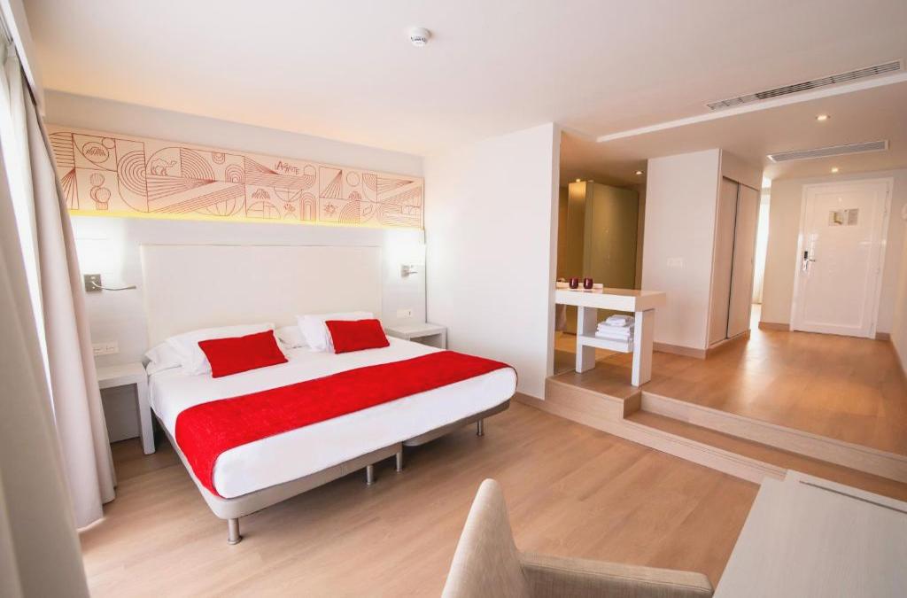 Enjoy Lanzarato at a 4-star hotel - SENTIDO Aequora Lanzarote Suites