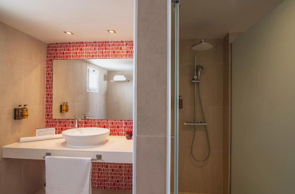 Enjoy Lanzarato at a 4-star hotel - SENTIDO Aequora Lanzarote Suites