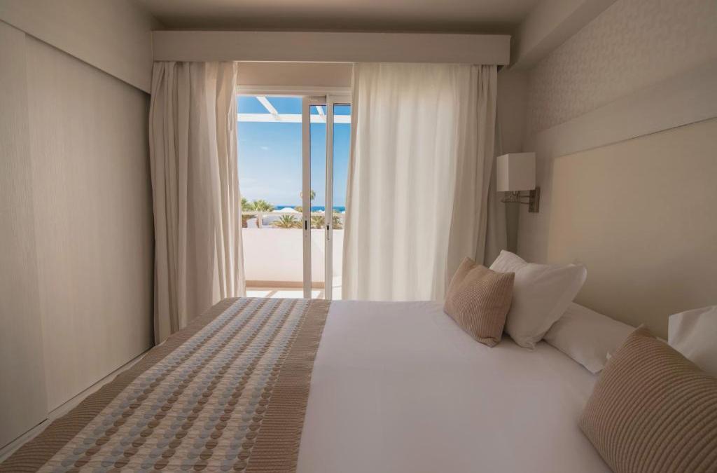 Enjoy Lanzarato at a 4-star hotel - SENTIDO Aequora Lanzarote Suites