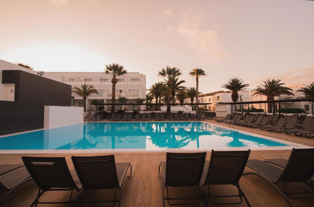 Enjoy Lanzarato at a 4-star hotel