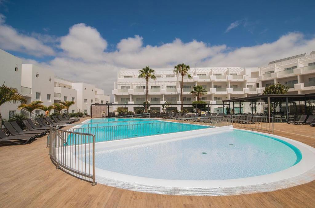 Enjoy Lanzarato at a 4-star hotel