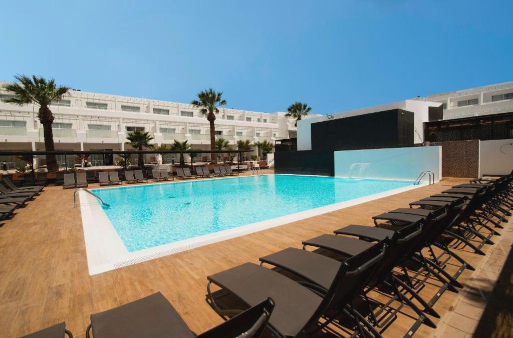 Enjoy Lanzarato at a 4-star hotel