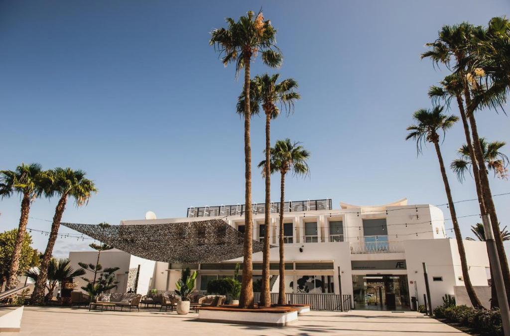 Enjoy Lanzarato at a 4-star hotel - SENTIDO Aequora Lanzarote Suites
