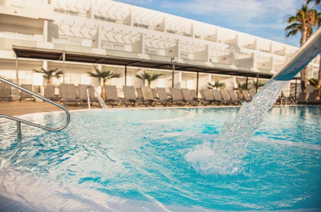 Enjoy Lanzarato at a 4-star hotel