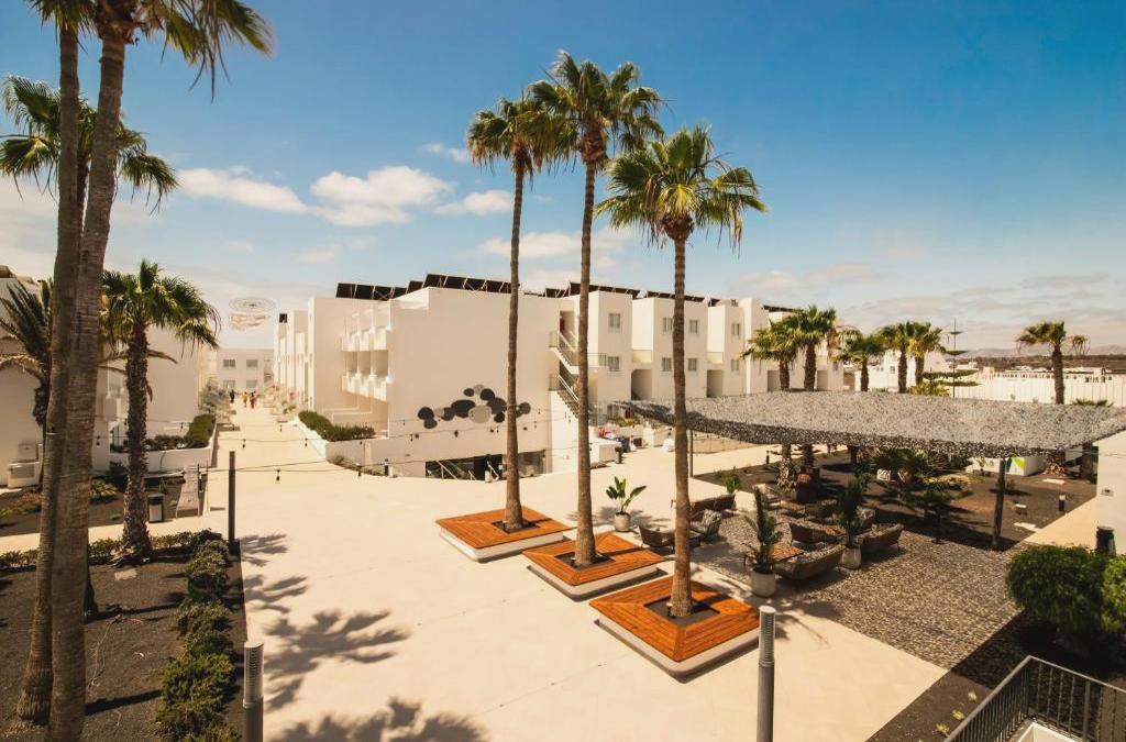Enjoy Lanzarato at a 4-star hotel - SENTIDO Aequora Lanzarote Suites