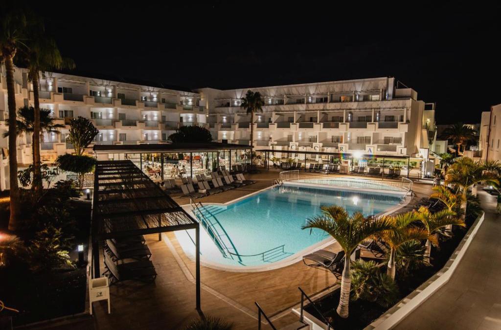 Enjoy Lanzarato at a 4-star hotel