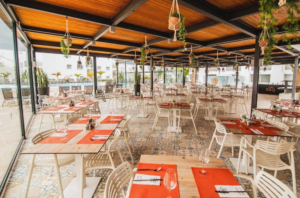 Enjoy Lanzarato at a 4-star hotel - SENTIDO Aequora Lanzarote Suites