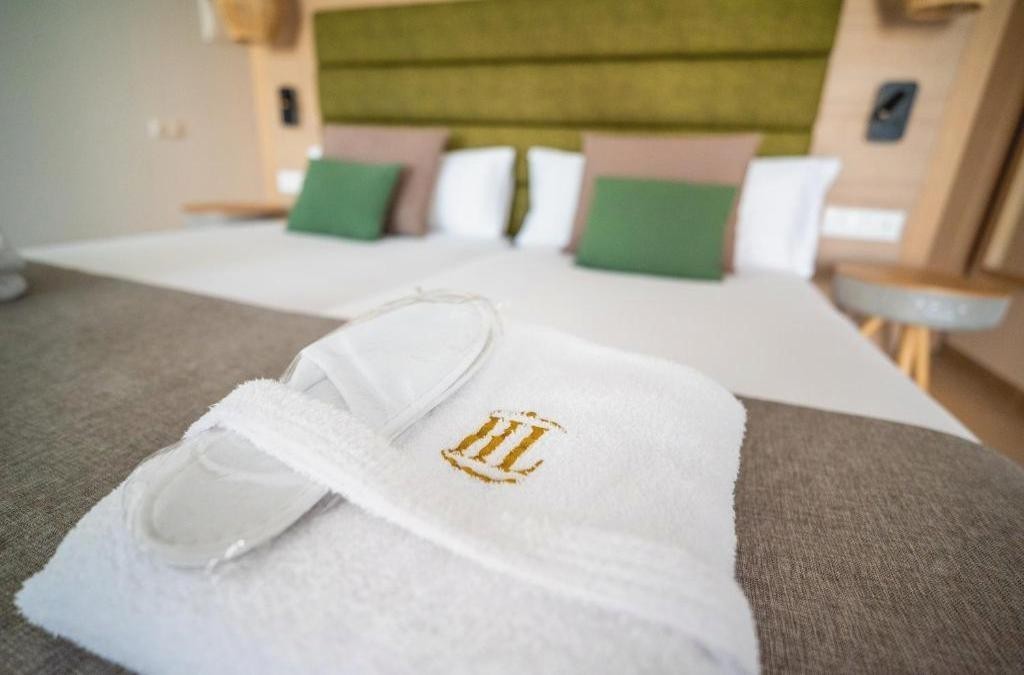 HL Miraflor Suites Hotel