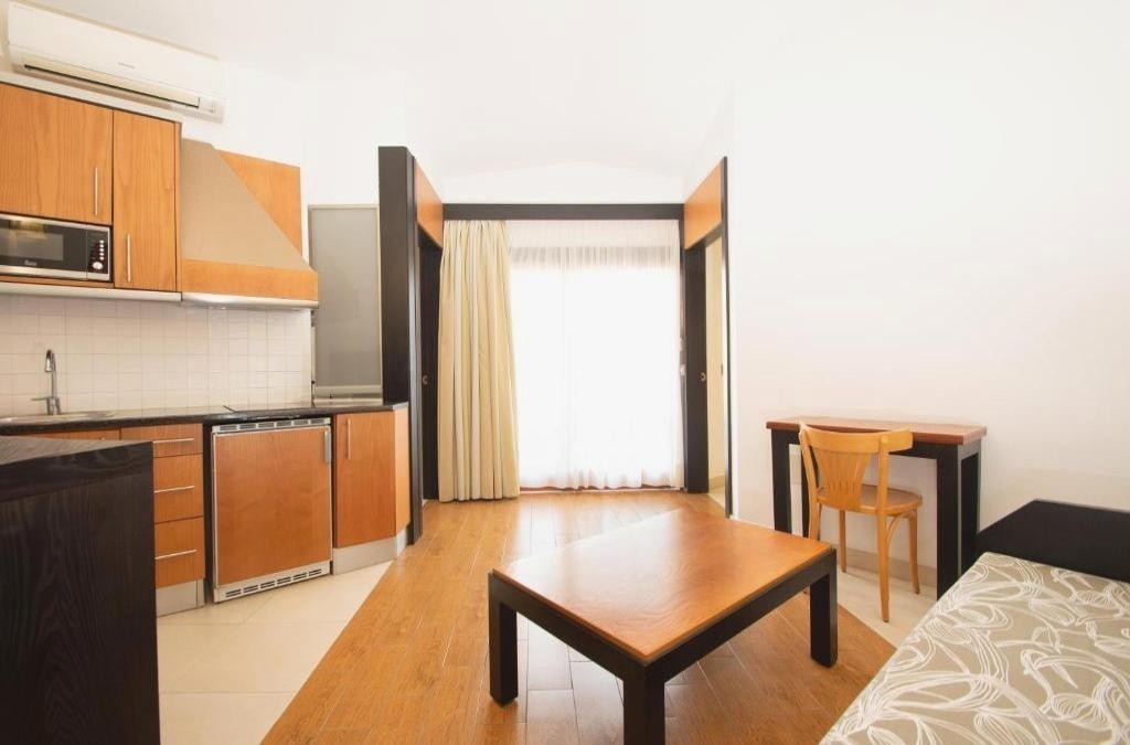 HL Miraflor Suites Hotel
