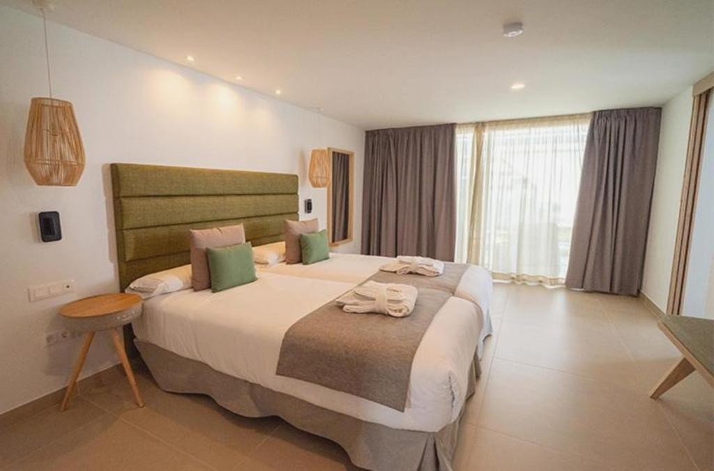 HL Miraflor Suites Hotel