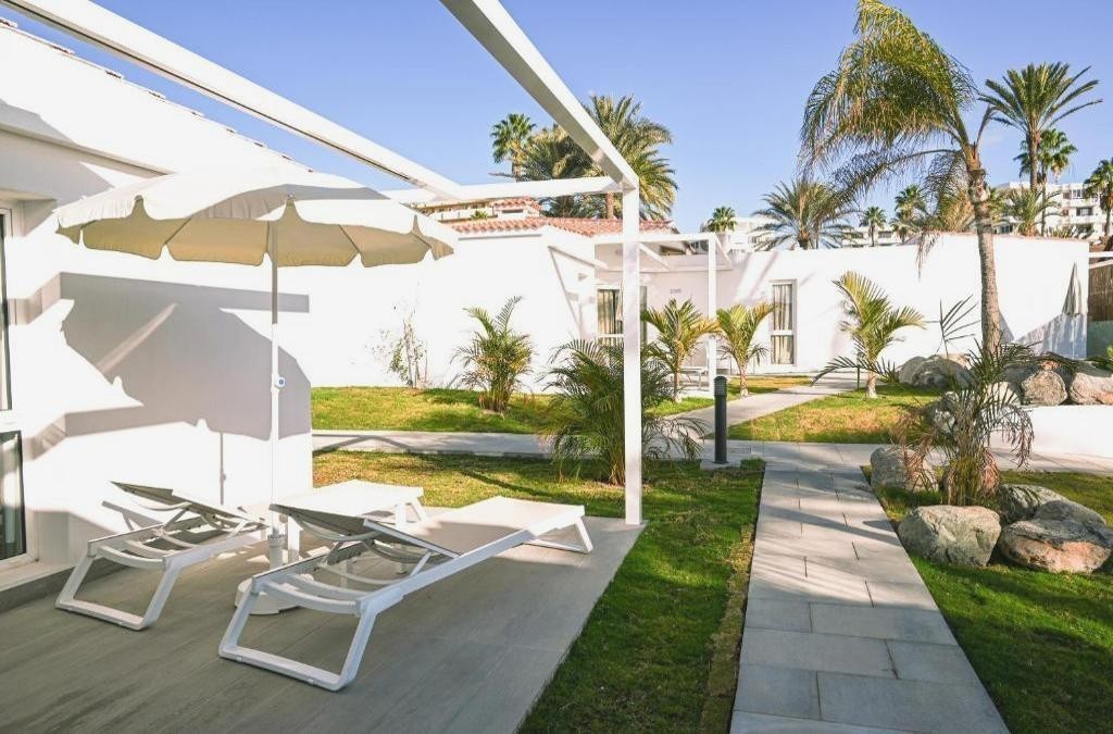HL Miraflor Suites Hotel