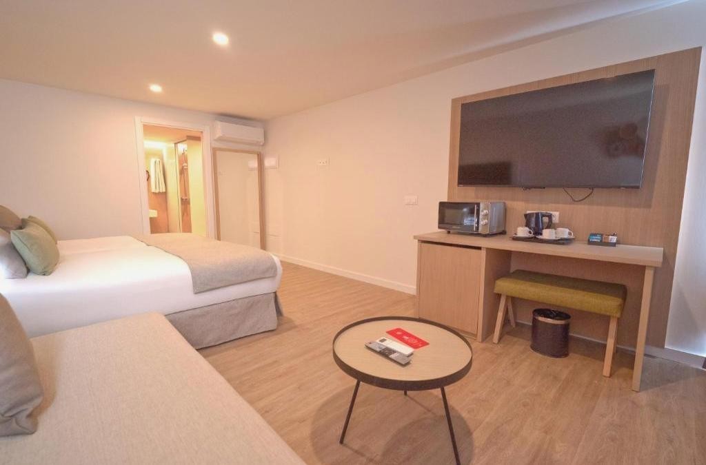 HL Miraflor Suites Hotel