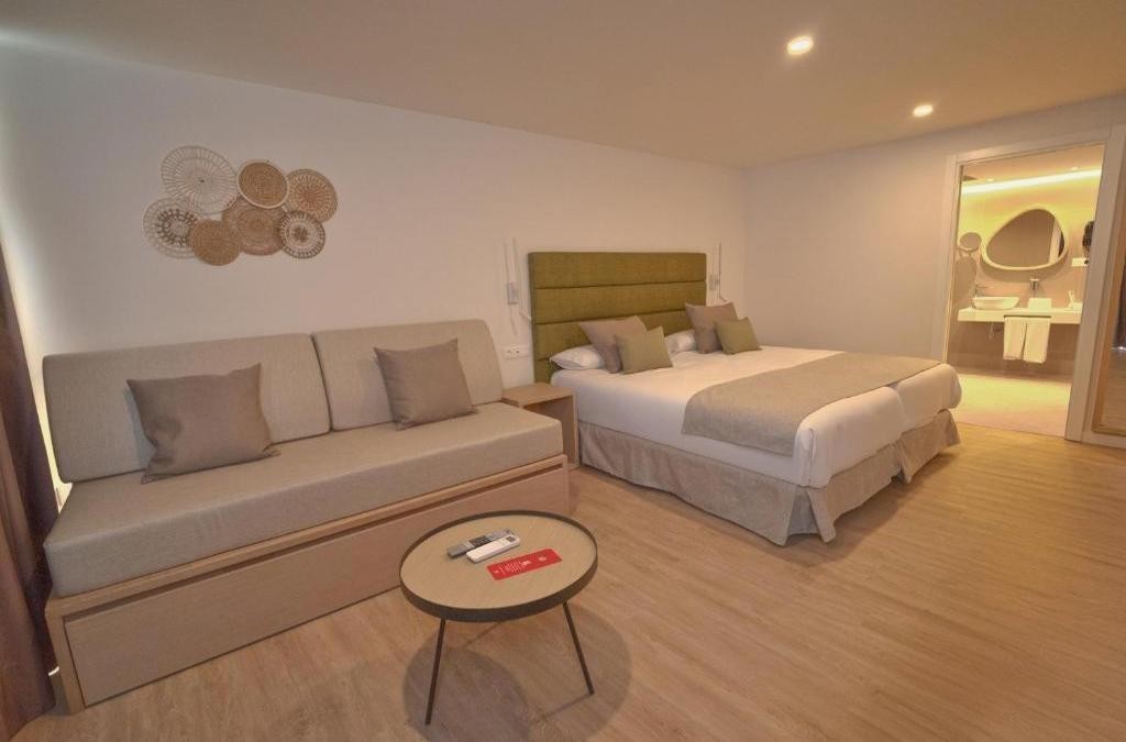 HL Miraflor Suites Hotel