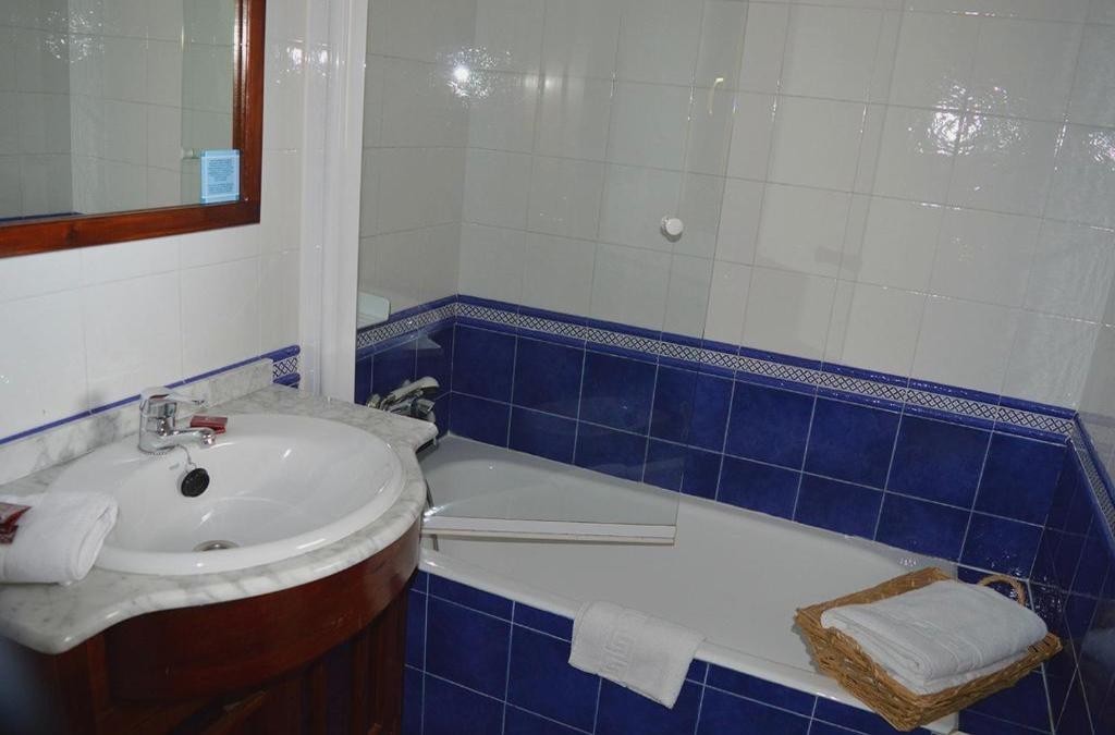 Suances: Adults-only-Hotel mit Cabárceno-Option