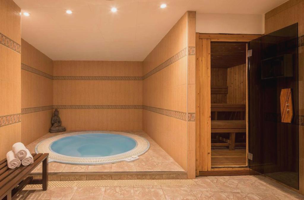 New Year's Eve Special on the coast of Barcelona - Hotel Htop Amaika (Adults Only)