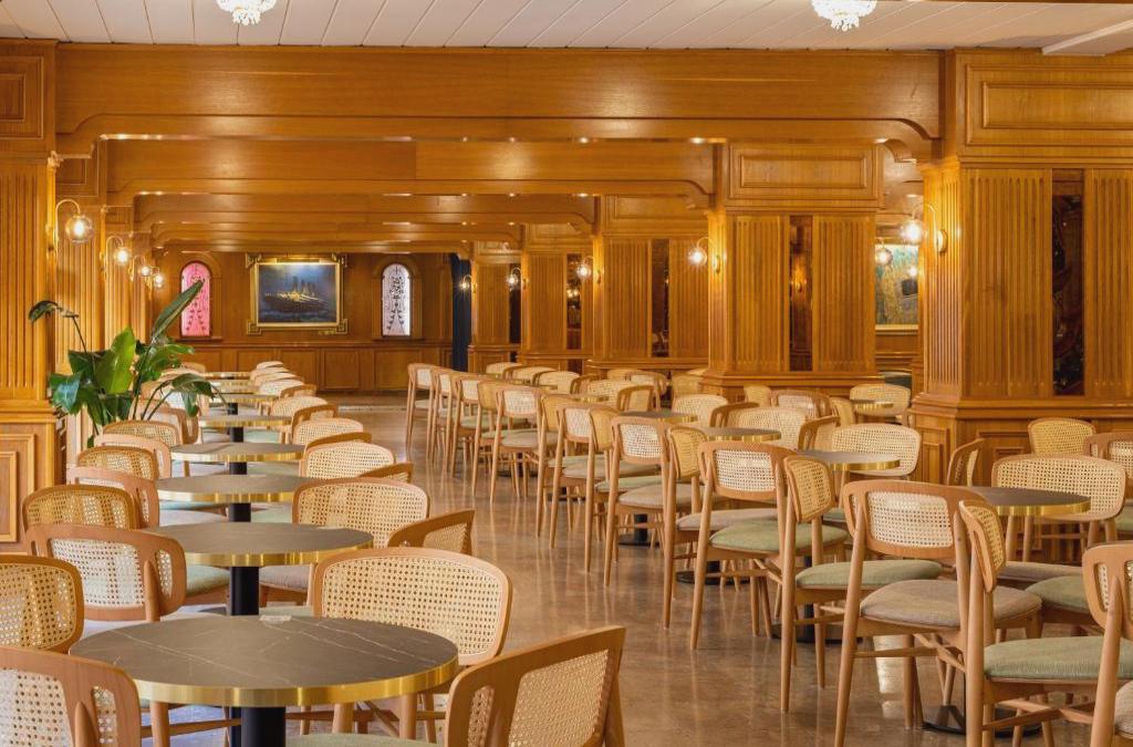 New Year's Eve Special on the coast of Barcelona - Hotel Htop Amaika (Adults Only)