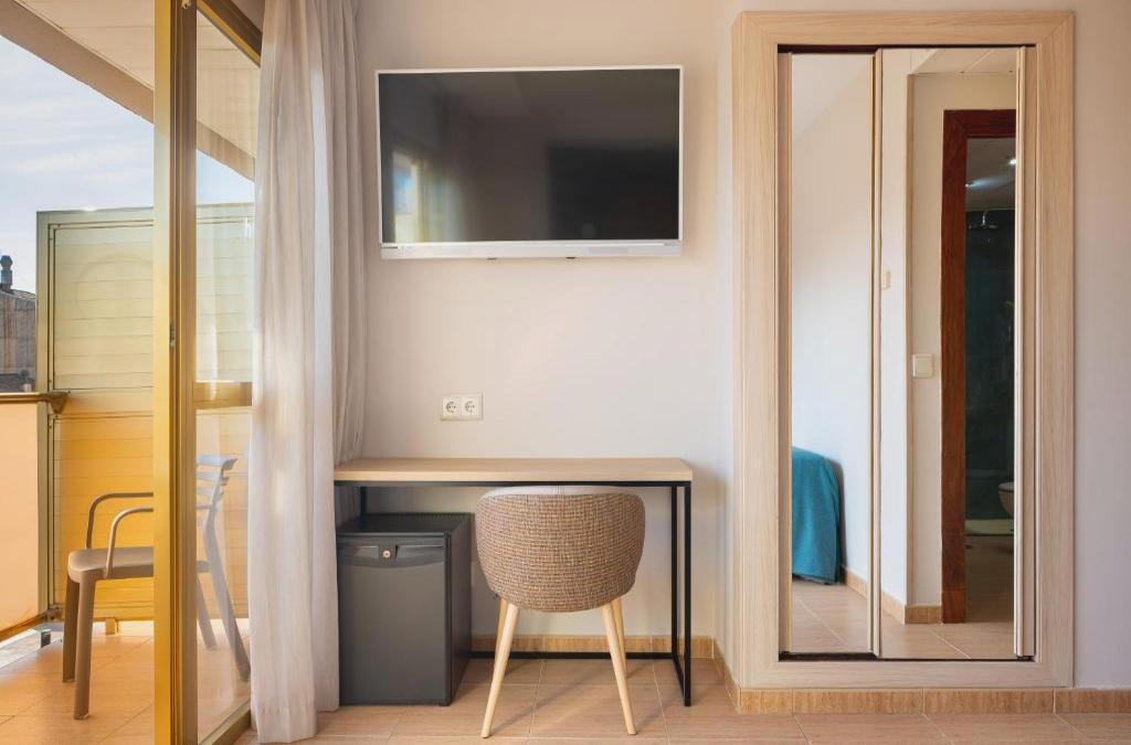New Year's Eve Special on the coast of Barcelona - Hotel Htop Amaika (Adults Only)