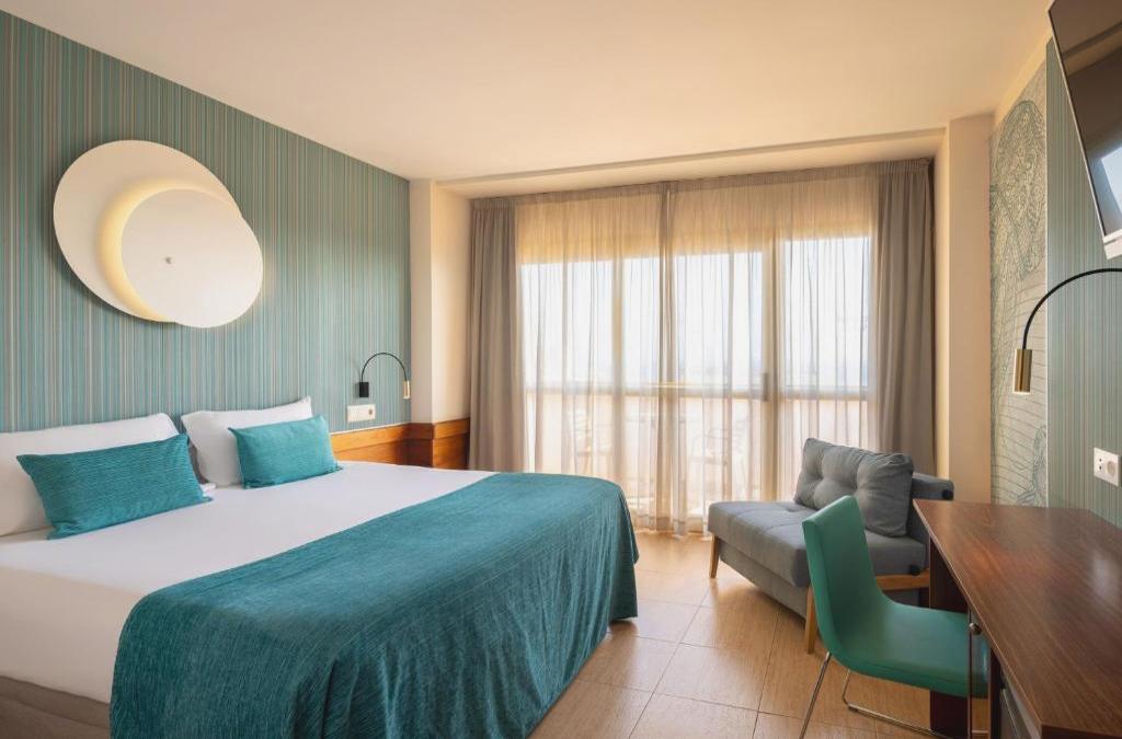 New Year's Eve Special on the coast of Barcelona - Hotel Htop Amaika (Adults Only)