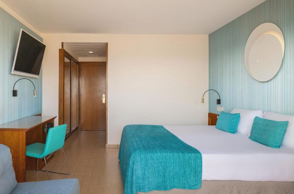 New Year's Eve Special on the coast of Barcelona - Hotel Htop Amaika (Adults Only)