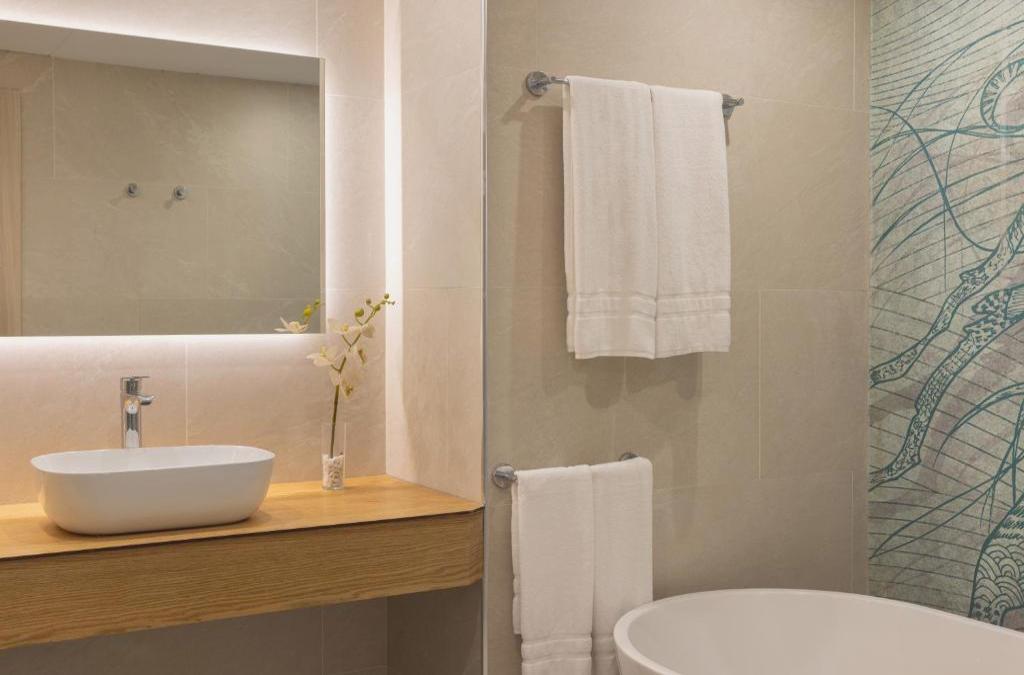 New Year's Eve Special on the coast of Barcelona - Hotel Htop Amaika (Adults Only)
