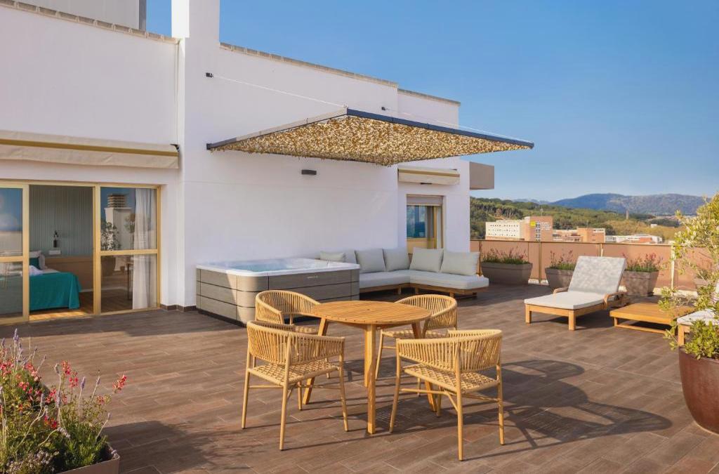 New Year's Eve Special on the coast of Barcelona - Hotel Htop Amaika (Adults Only)
