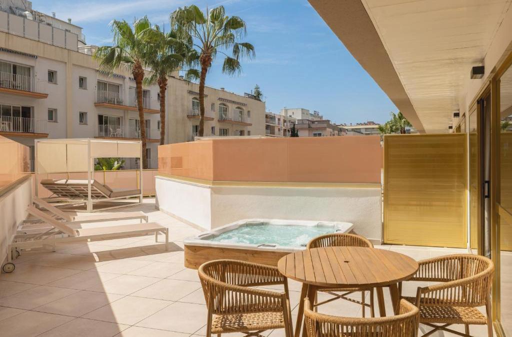 New Year's Eve Special on the coast of Barcelona - Hotel Htop Amaika (Adults Only)