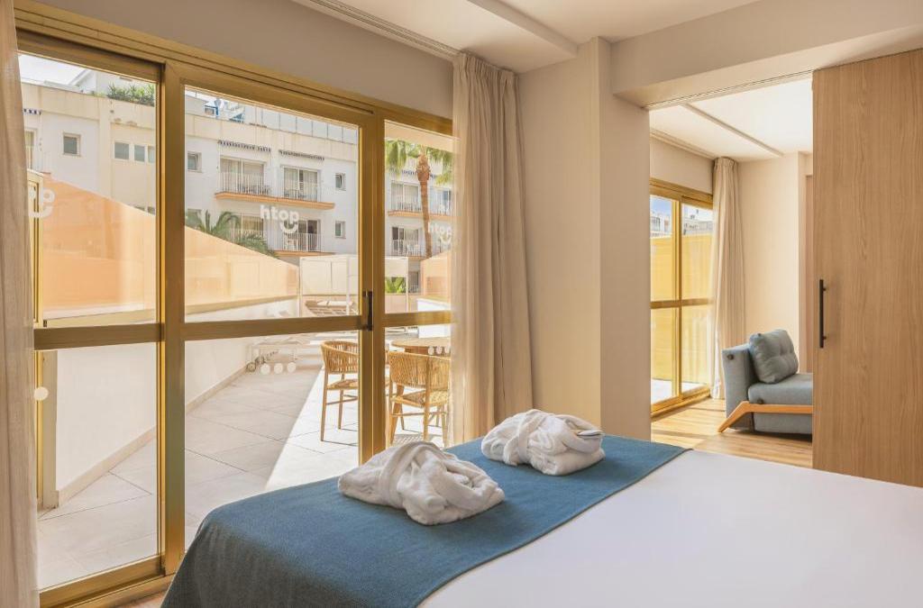 New Year's Eve Special on the coast of Barcelona - Hotel Htop Amaika (Adults Only)