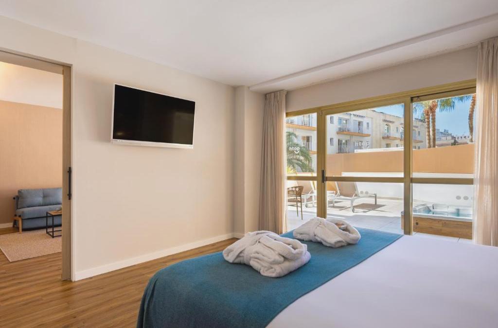 New Year's Eve Special on the coast of Barcelona - Hotel Htop Amaika (Adults Only)
