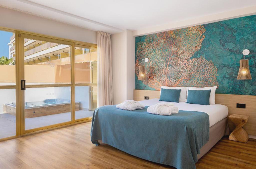 New Year's Eve Special on the coast of Barcelona - Hotel Htop Amaika (Adults Only)
