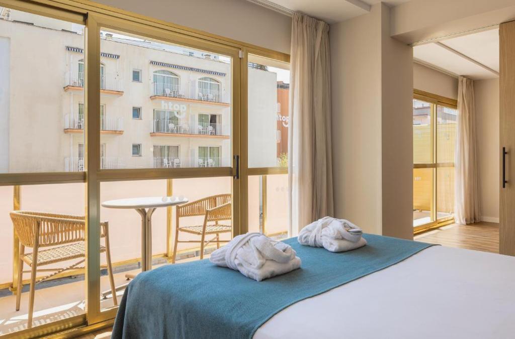 New Year's Eve Special on the coast of Barcelona - Hotel Htop Amaika (Adults Only)