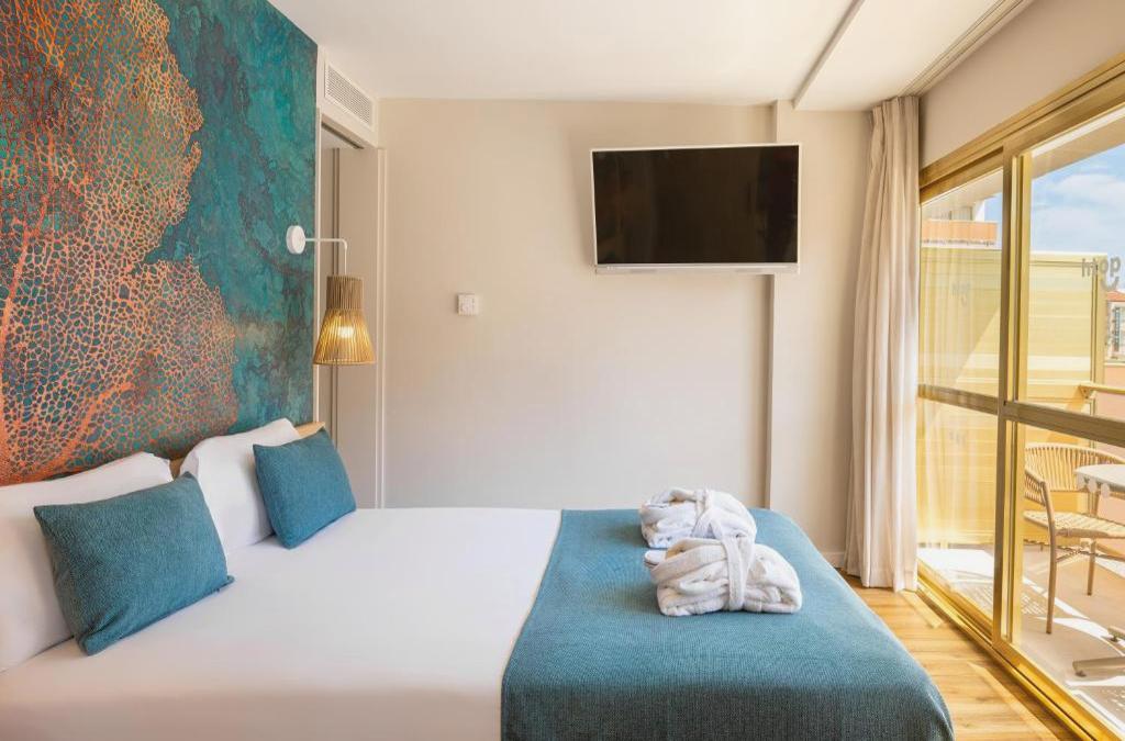 New Year's Eve Special on the coast of Barcelona - Hotel Htop Amaika (Adults Only)