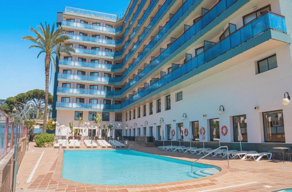 4* Superior Hotel and Full Board on the Barcelona Coast - Hotel htop Jadhe