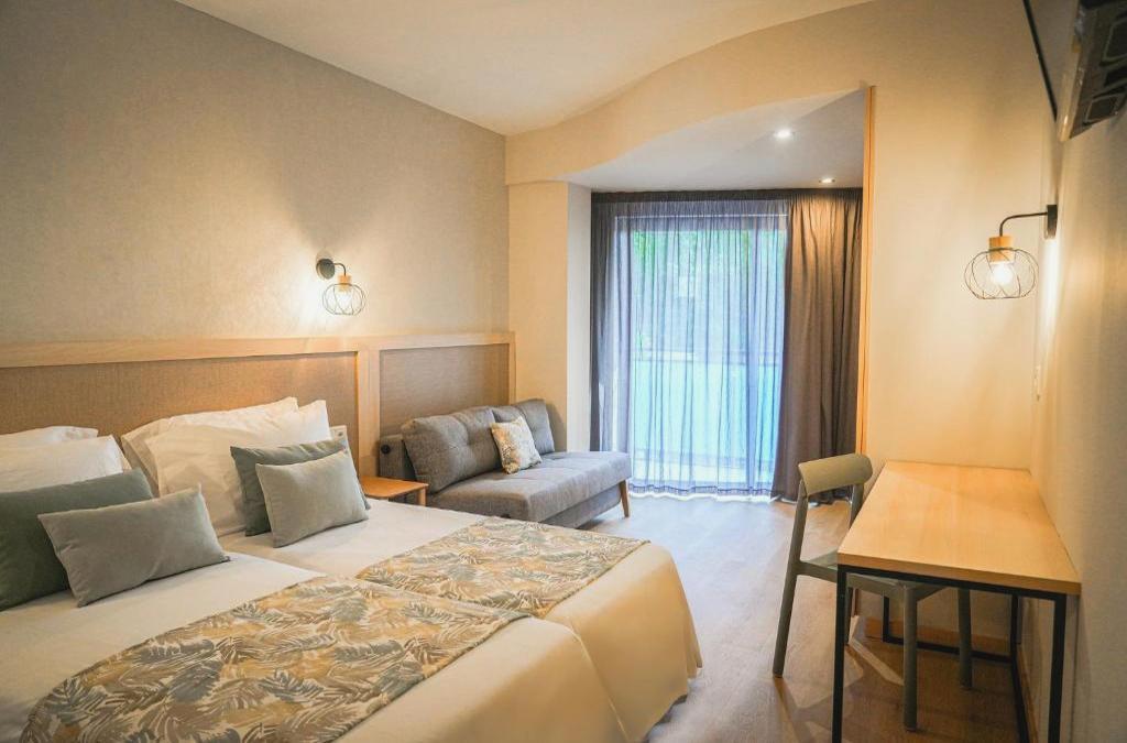 4* Superior Hotel and Full Board on the Barcelona Coast - Hotel htop Jadhe