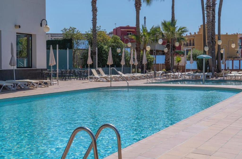 4* Superior Hotel and Full Board on the Barcelona Coast