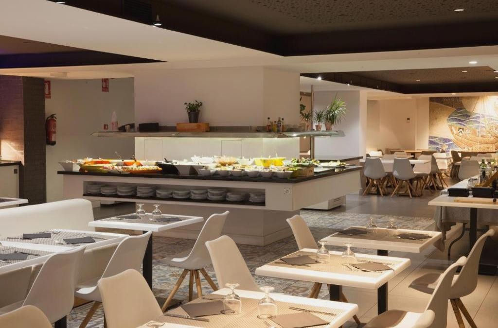 Beachfront Hotel Brisamar Suites in Comarruga - Costa Dorada - Hotel Brisamar Suites