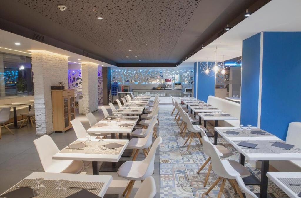 Beachfront Hotel Brisamar Suites in Comarruga - Costa Dorada - Hotel Brisamar Suites