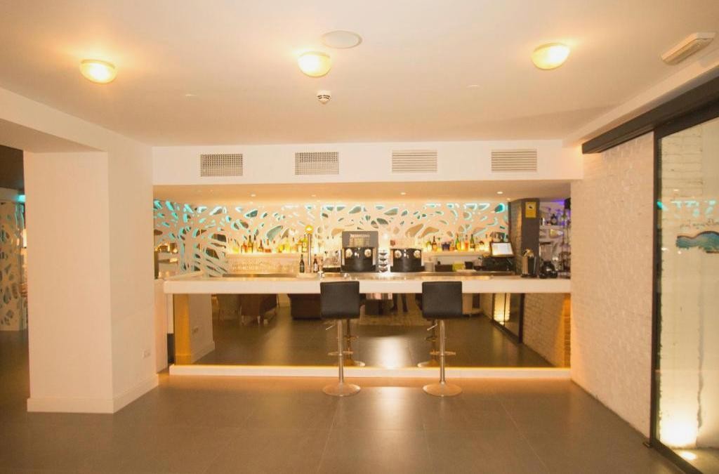 Beachfront Hotel Brisamar Suites in Comarruga - Costa Dorada - Hotel Brisamar Suites